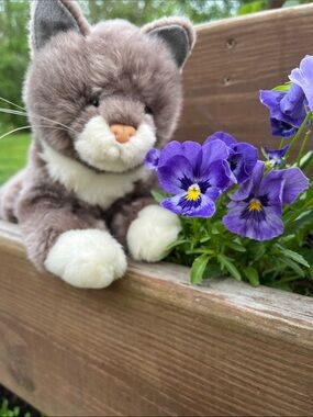 Douglas Plush Stuffed Cat “Luna”
